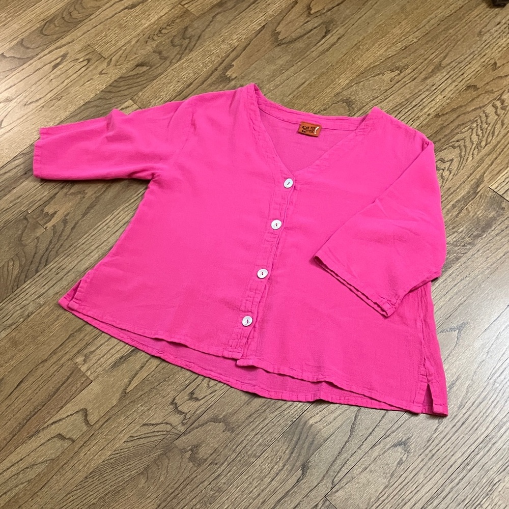 Oh My Gauze! Fuchsia M Button Down Shirt 3/4 Sleeve Vneck SideSlits Relaxed Fit